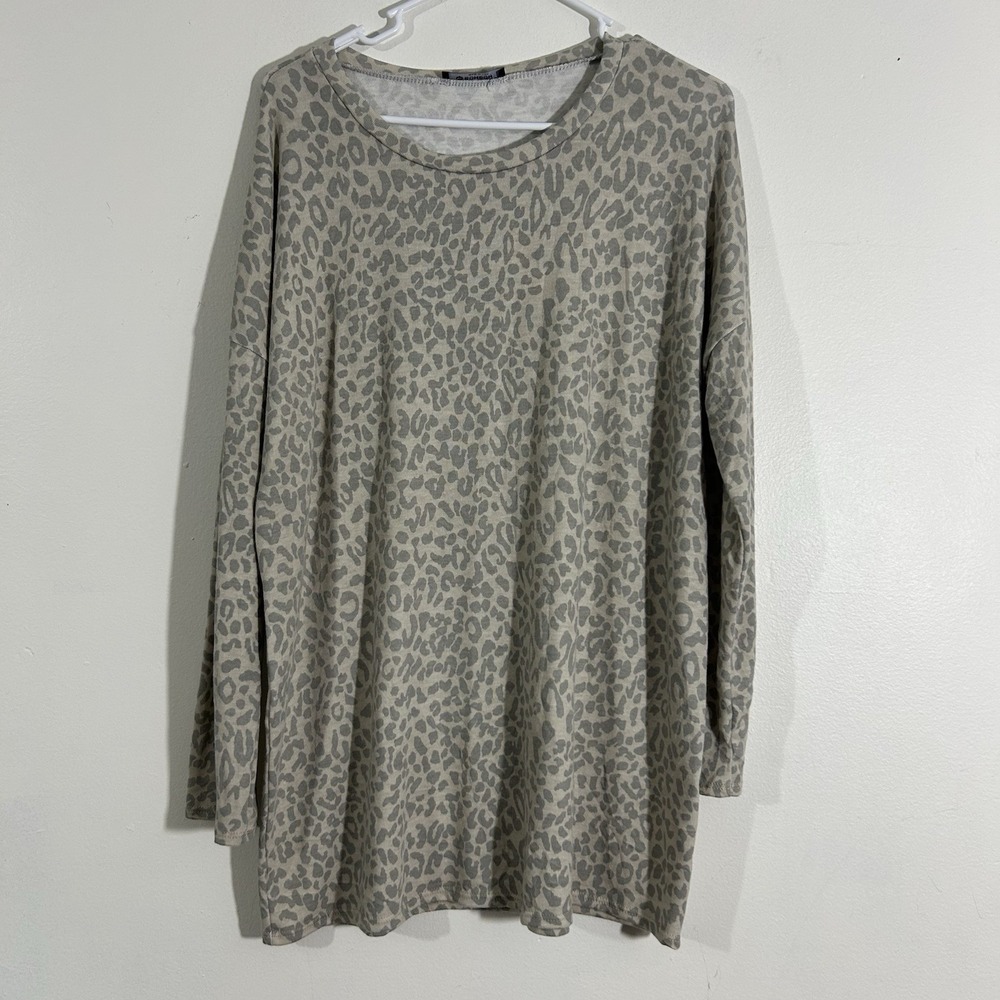 Mombom Womens Size Medium Gray Leopard Print Long Sleeve Blouse casual
